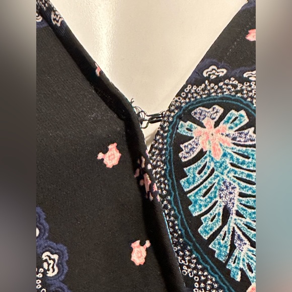 Express Black, Blues & Pinks Sheer Wrap Paisley Summer Romper Great Cond… - Picture 6 of 13